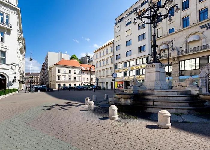Budapest Central Square 2 Bedrooms Suite - Michaelides Residences