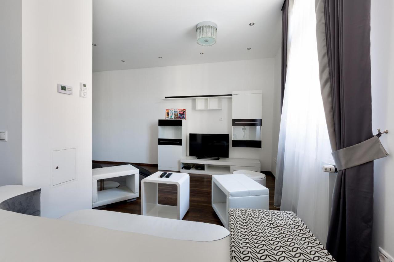 Square 2 Bedrooms - Michaelides Residences Appartamento Budapest